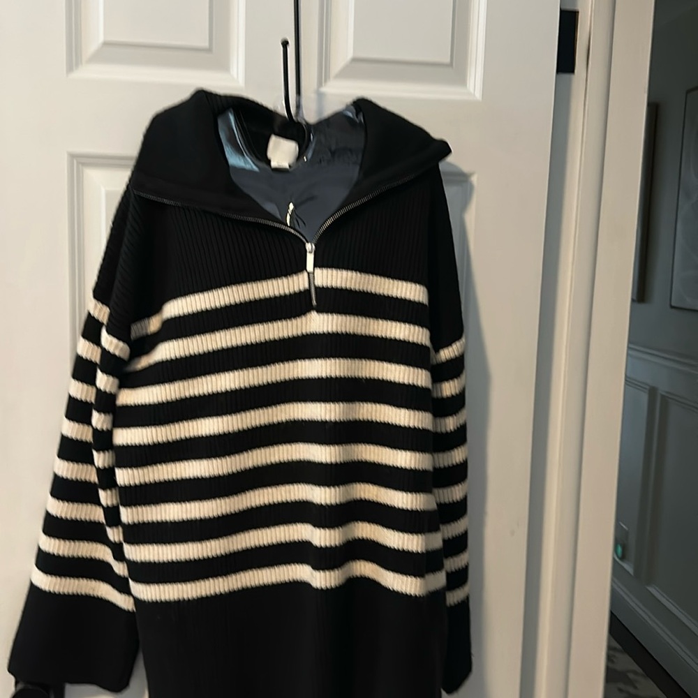 H & M sweater